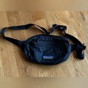 Patagonia black hole mini hip pack (black)